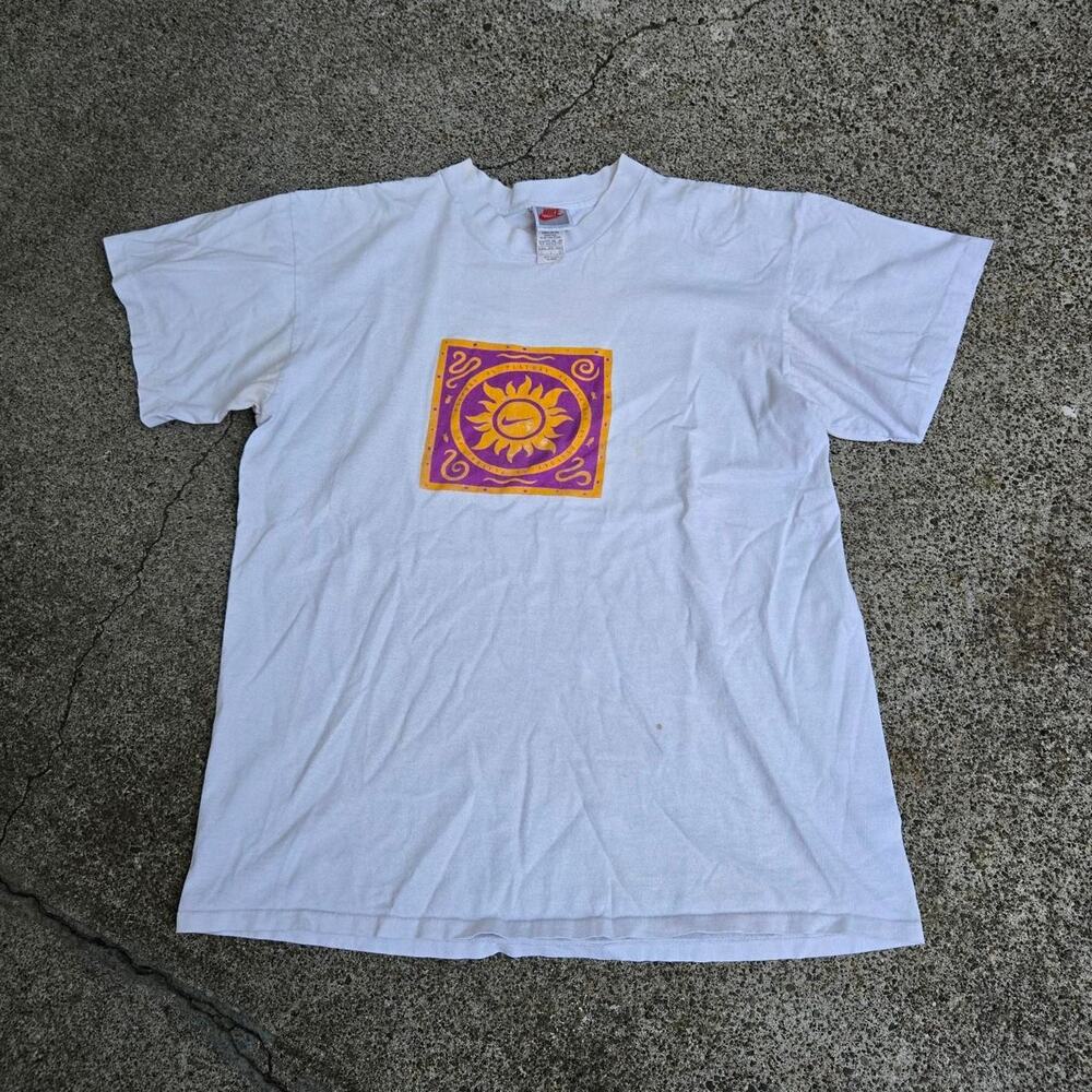 Vtg 90s NIKE Playday 1995 Sun Logo Graphic Athletic Tee Shirt Med Fit USA Made